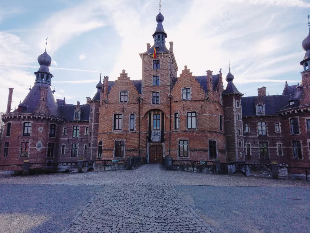 Keindahan Kastil Ooidonk di Belgia. (Z Creators/Alan Munandar)