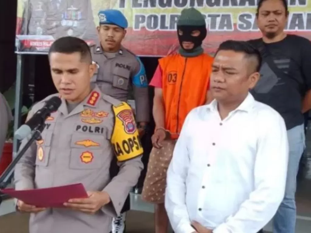 Kapolresta Samarinda Kombes Pol Ary Fadli menggelar press release hasil ungkap kasus pembunuhan di Samarinda. (ANTARA/Fandi)