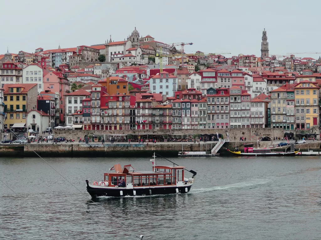 Ribeira Porto jadi destinasi wisata yang cocok saat berkunjung ke Portugal. (Z Creator/Alan Munandar)