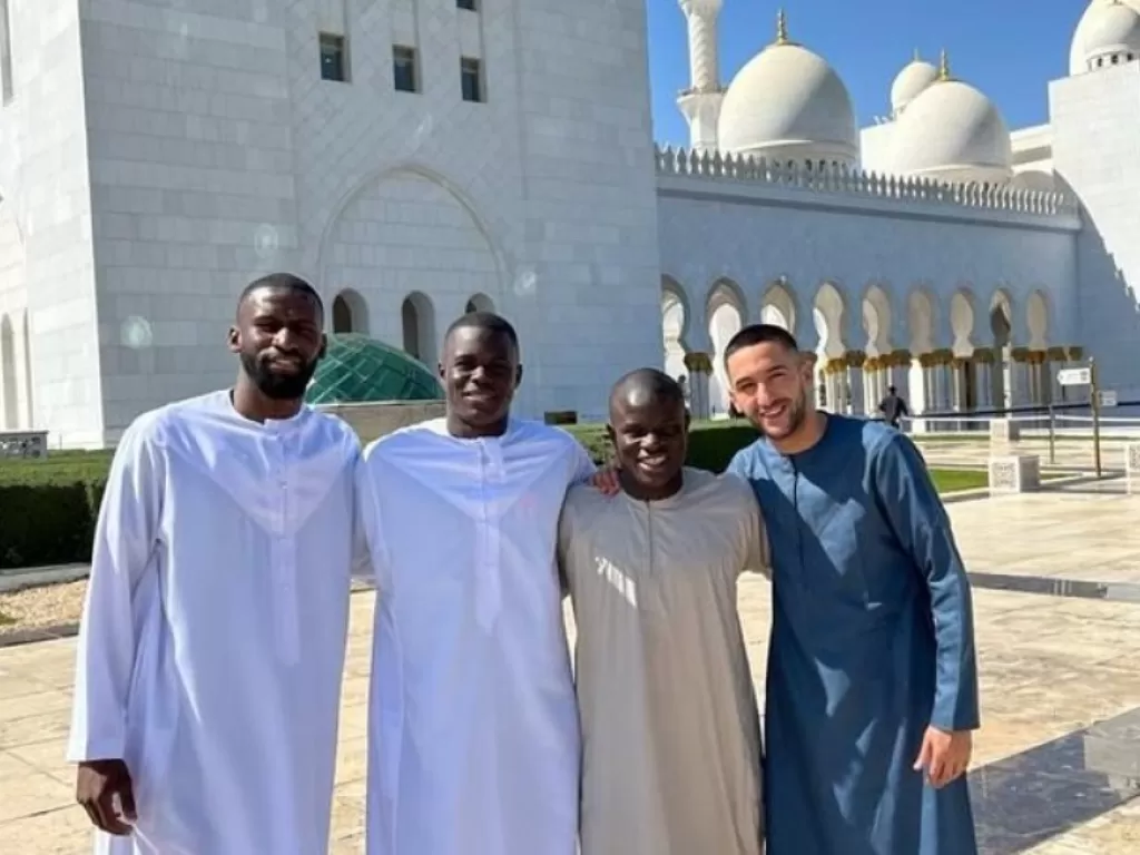 Antonio Rudiger, Malang Sarr, N'Golo Kante, dan Hakim Ziyech merupakan sederet pesepak bola Muslim yang turut merayakan Hari Lebaran (Twitter)
