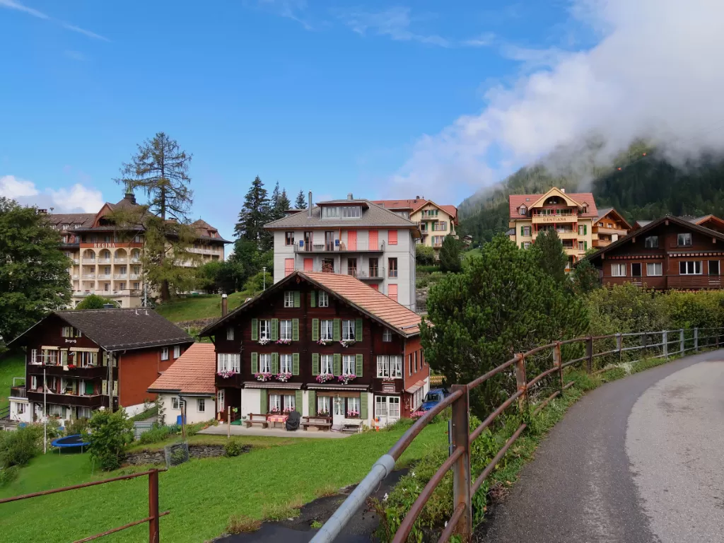 Swiss Chalet Style adalah rumah tradisional Swiss yang sangat khas. (Z Creators/Alan Munandar)