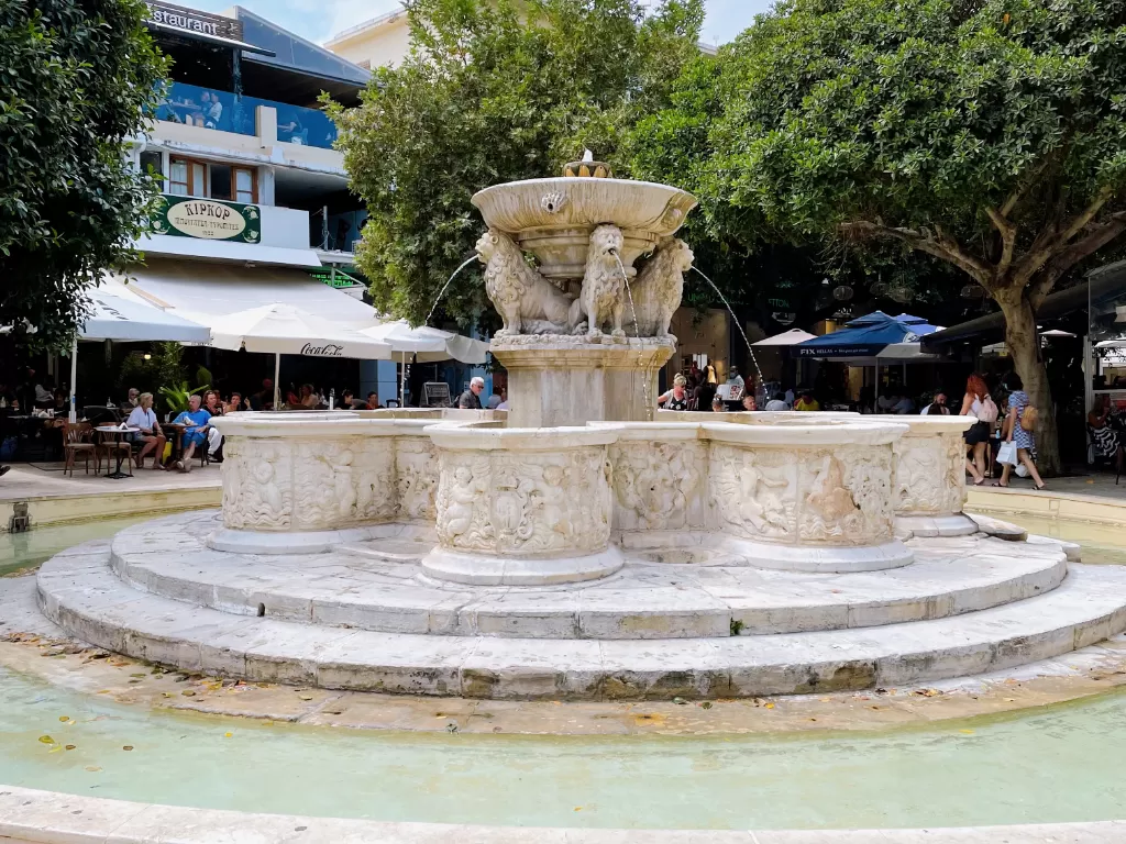 The Morosini Lions Fountain di Kota Heraklion, Yunani. (Z Creator/Alan Munandar)