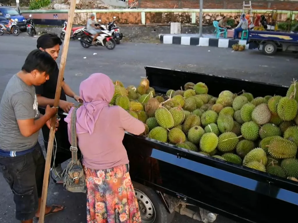 Penjual durian di Kota Parepare, Sulawesi Selatan. (Z Creators/Rudi Hartono)