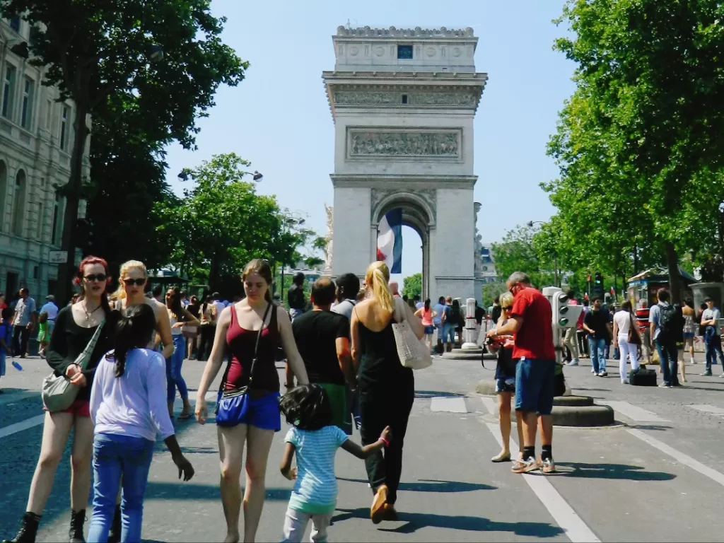 Arc de Triomphe, monumen ikonik di Paris. (Z Creator/Alan Munandar)