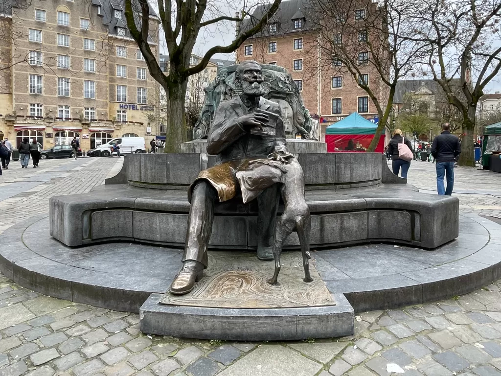 Patung Charles Buls yang cukup dihormati di Brussels, Belgia. (Z Creators/Alan Munandar)