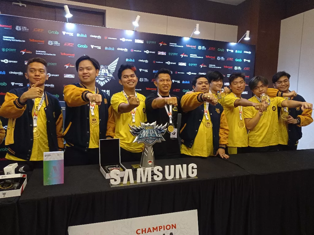 ONIC Esports berhasil mempertahankan gelar untuk kembali menjadi juara MPL Indonesia Season 11. (INDOZONE/Gema Trisna Yudha) 