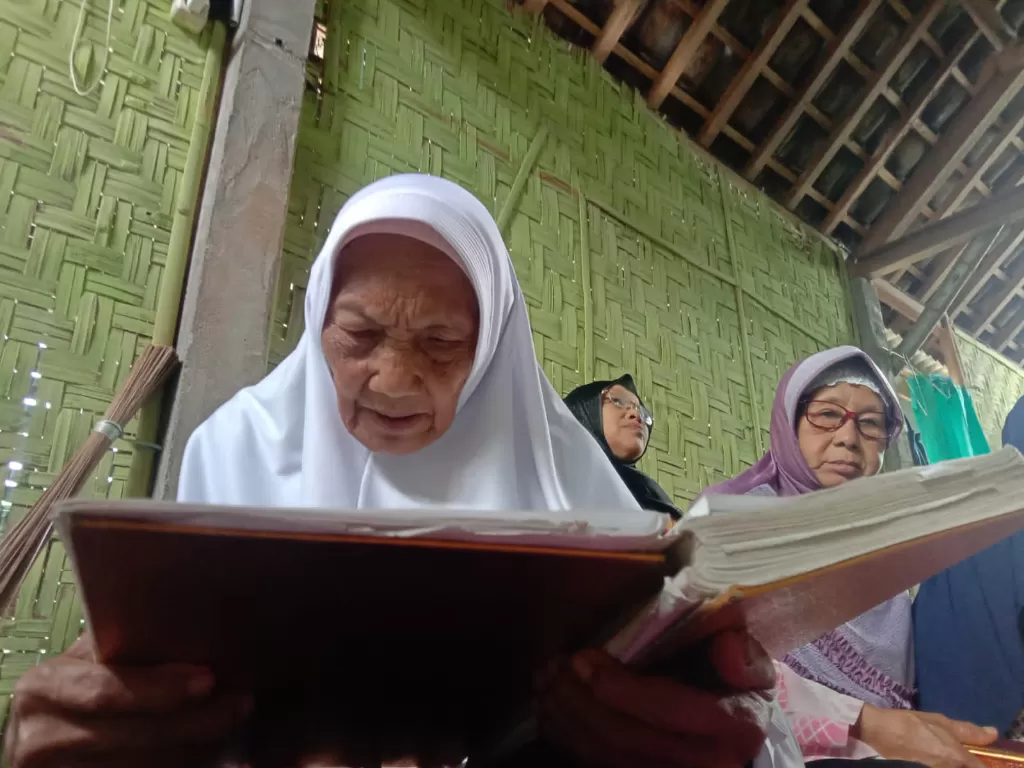   Kegiatan selama Ramadhan di Majelis Taklim Pondok Panti Lansia Al-Hikmah di Dusun Bendelonje, Desa Kendalrejo, Kecamatan Talun, Kabupaten Blitar. (Z Creators/Muhammad Thoha)
