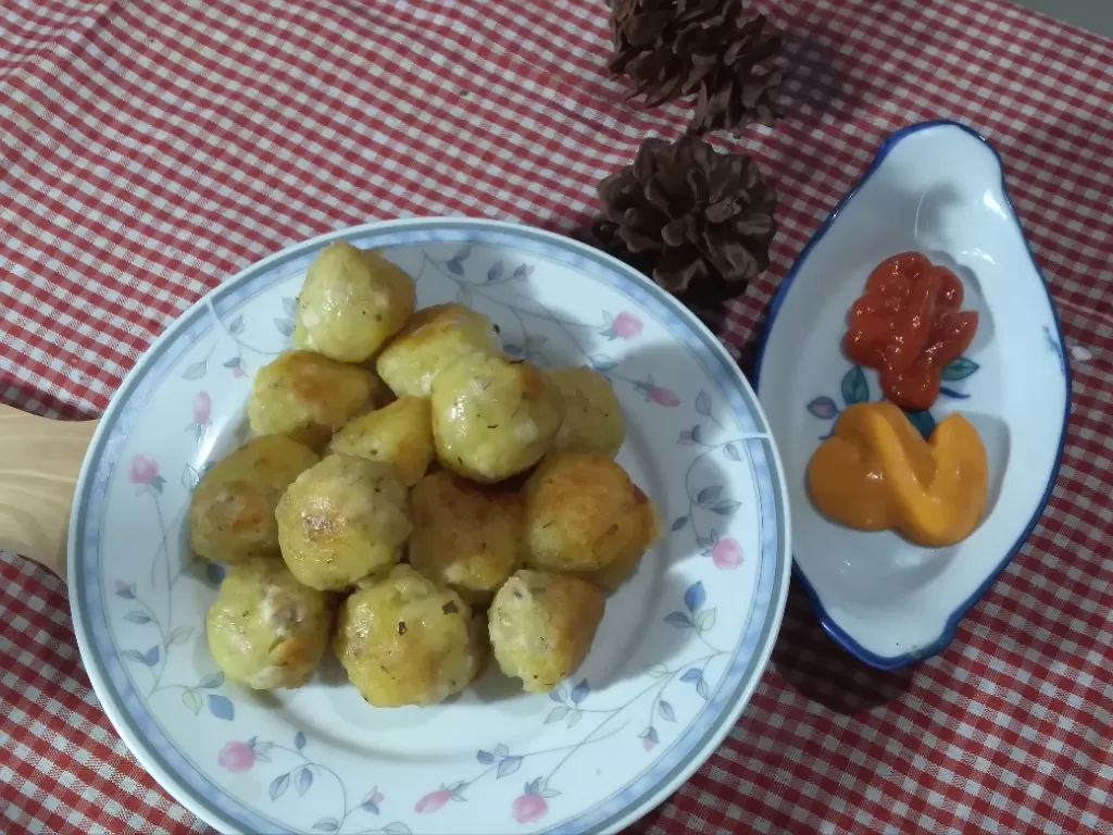 Resep bola-bola kentang daging keju (Z Creator/Vivi Sanusi)