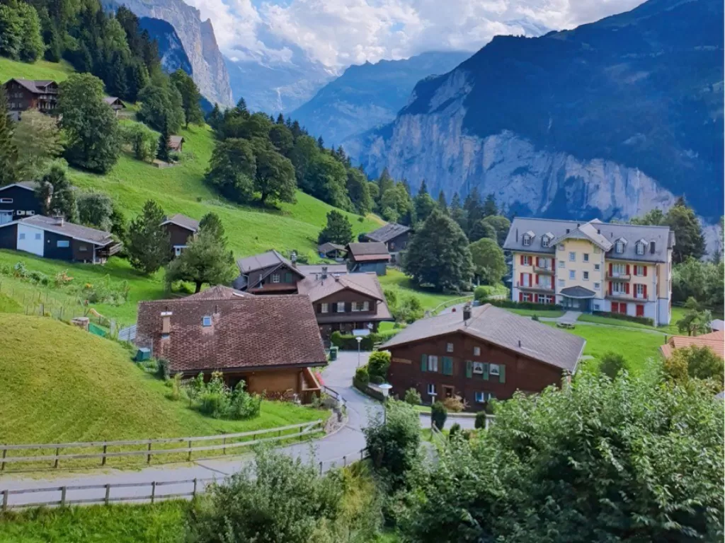 Desa Tradisional Wengen di Pegunungan Swiss. (Z Ceators/Alan Munandar)