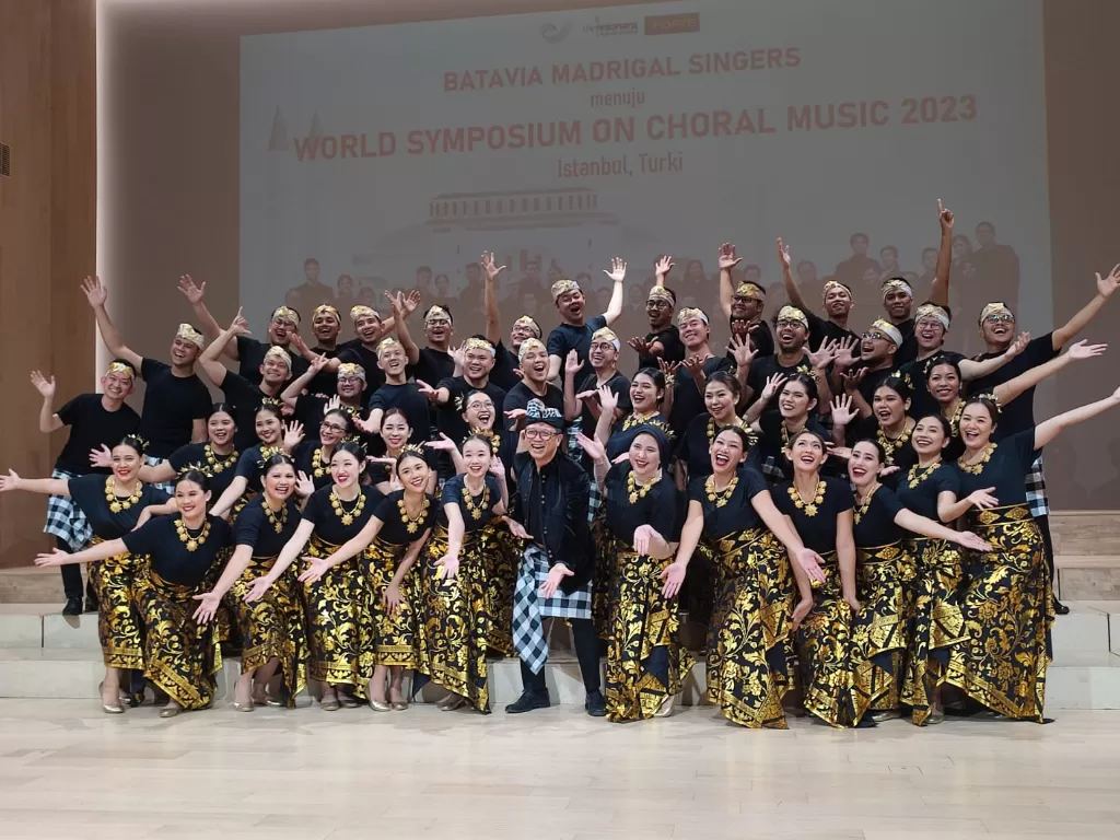 Personil Batavia Madrigal Singers (BMS) yang akan tampil dalam World Symposium on Choral Music (WSCM) 2023 di Istanbul, Turki. (Indozone.id)
