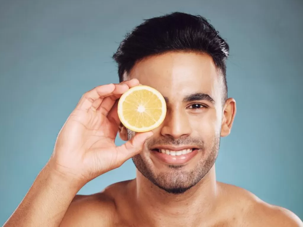 Ilustrasi skincare vitamin C pria. (FREEPIK)