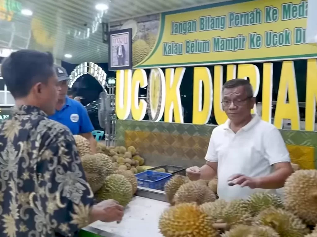 Kuliner Ucok Durian banyak didatangi tokoh dan selebriti dari luar daerah. (Zcreators/Sriwahyuni) 