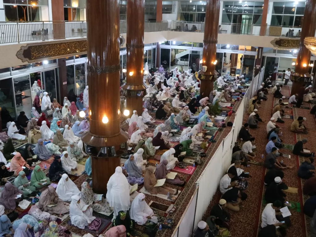 Antusias jamaah Masjid Sabilillah di Kota Malang mengikuti iktikaf pada bulan Ramadan. (Z Creators/Bhekti Setyowibowo)