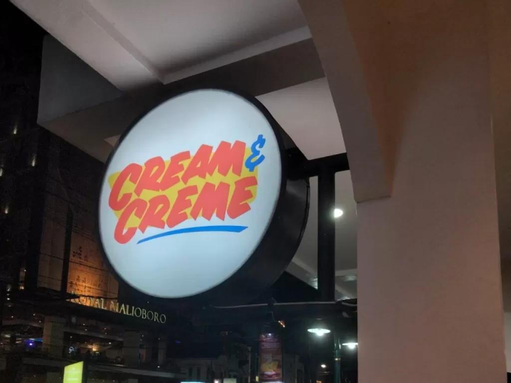 Cream & Creme (Z Creator/Adila Fikri)