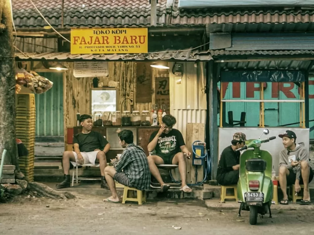 Kedai Kopi di Pasar Loak Malang (Z Creators/Bhekti Setyowibowo)