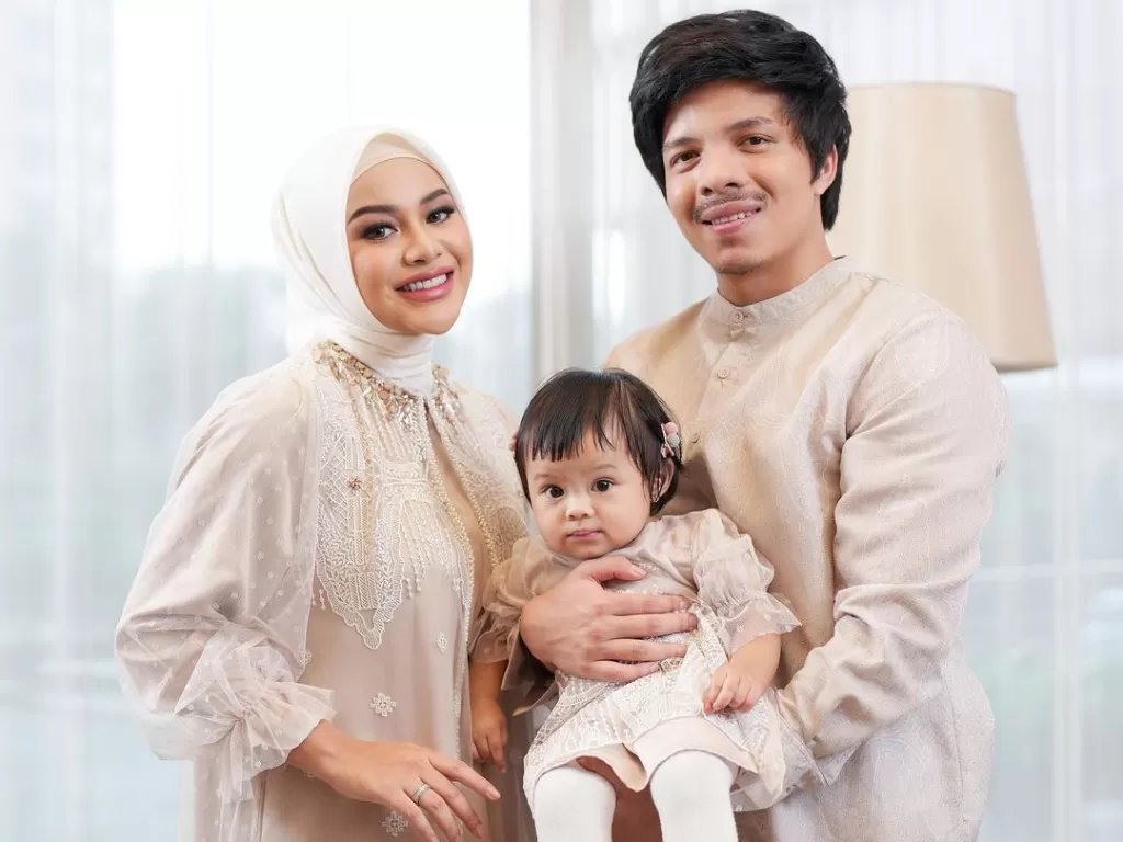 Momen kebersamaan Atta Halilintar bersama istri Aurel Hermansyah dan anaknya Ameena. (Instagram/attahalilintar)