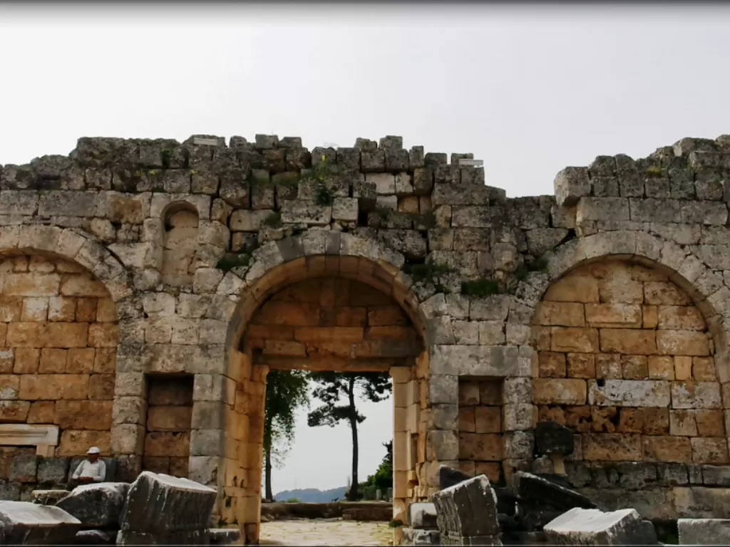 Gerbang Romawi, pintu masuk ke kota kuno Perge. (Z Creator/Elisa Oktaviana)