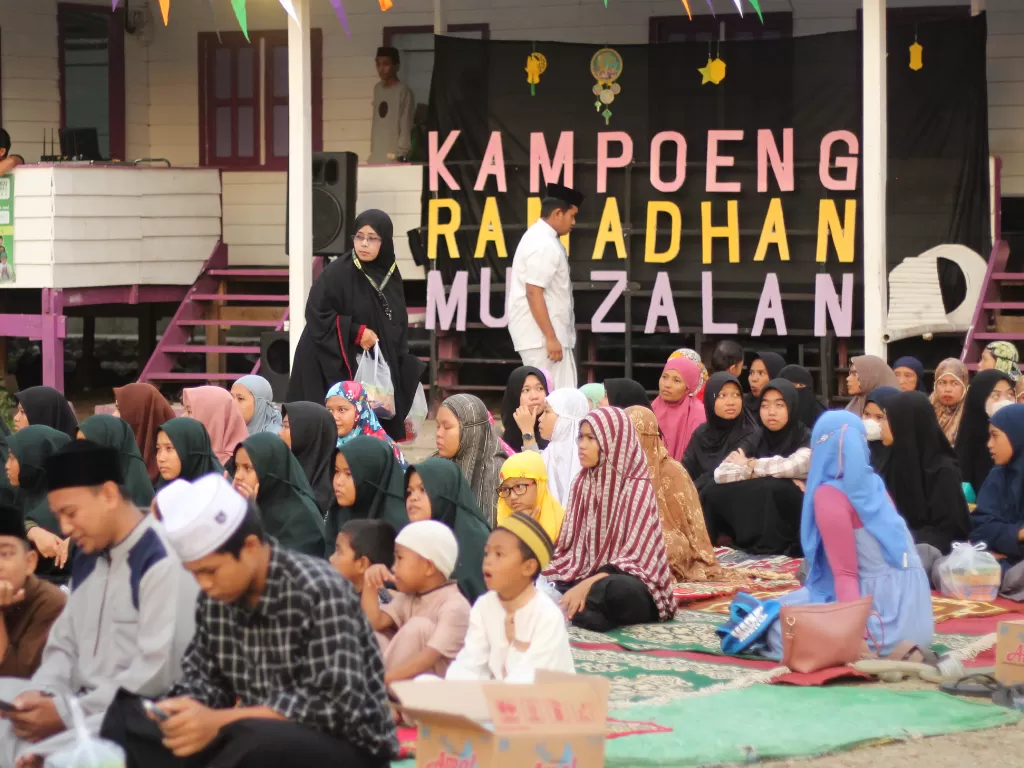 Kampung Ramadhan di Lokasi Masjid Kapal Munzalan Kelurahan Bukit Harapan Kecamatan Soreang, Parepare, Sulawesi Selatan. (Z Creators/Rudi Hartono)