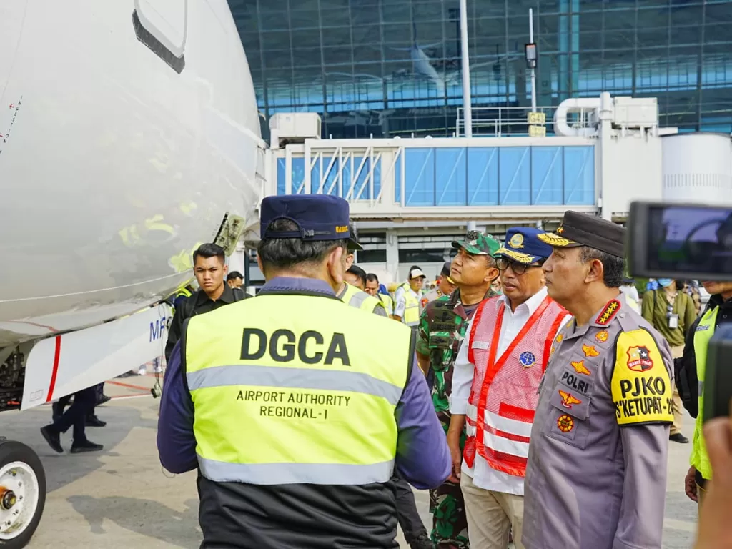 Kapolri Jenderal Polisi Listyo Sigit Prabowo cek pesawat untuk mudik di Bandara Soetta. (Dok. Divisi Humas Mabes Polri)