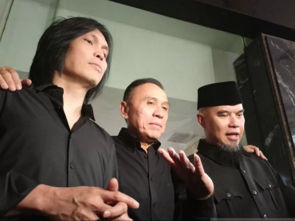 Once Mekel, Mochamad Iriawan, dan Ahmad Dhani saat ditemui di Kantor Kemenkumham di Jakarta, Selasa (18/4/2023). (ANTARA/Suci Nurhaliza)