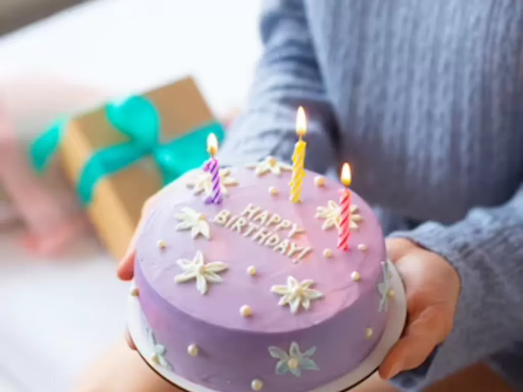 Ilustrasi kue ulang tahun (freepik.com)