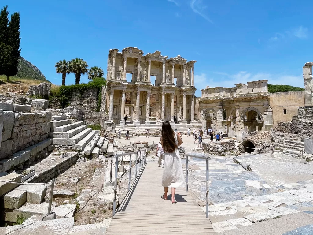 Library of Celsus, perpustakaan tertua di Turki yang jadi saksi sejarah. (Z Creators/Alan Munandar)