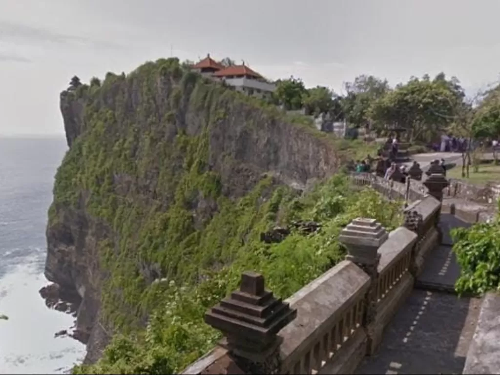 Indahnya Pemandangan Tebing Pura Uluwatu Bali, Cocok Jadi Tempat ...