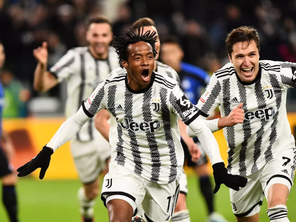 Pemain Juventus melakukan selebrasi (REUTERS/Massimo Pinca)