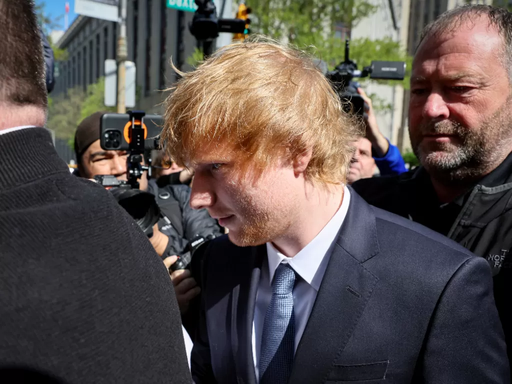 Penyanyi Ed Sheeran hadiri sidang gugatan lagunya. (REUTERS/Brendan McDermid)