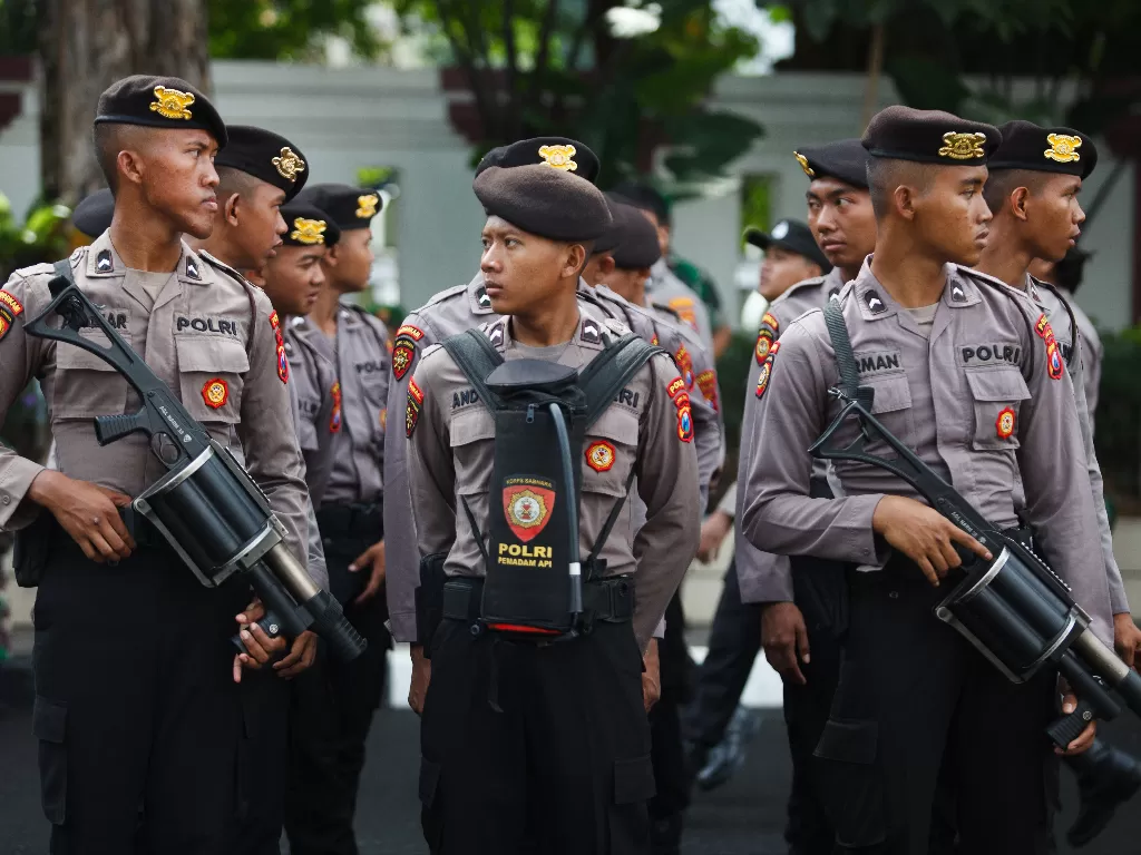 Sebanyak lebih dari 2 ribu personel kepolisian dikerahkan oleh Mabes Polri untuk mengamankan pelaksaan KTT ke-42 Asean atau Asean Summit. (ANTARA FOTO/Didik Suhartono)