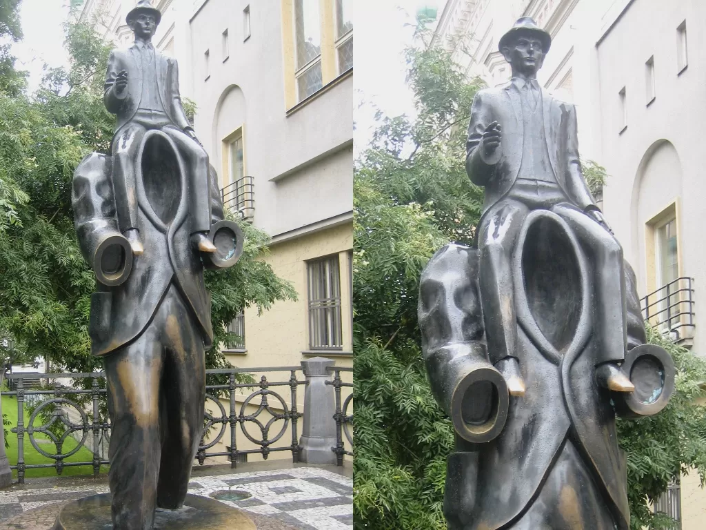 Patung Franz Kafka yang menyimpa misteri menarik di Praha. (Z Creators/Alan Munandar)