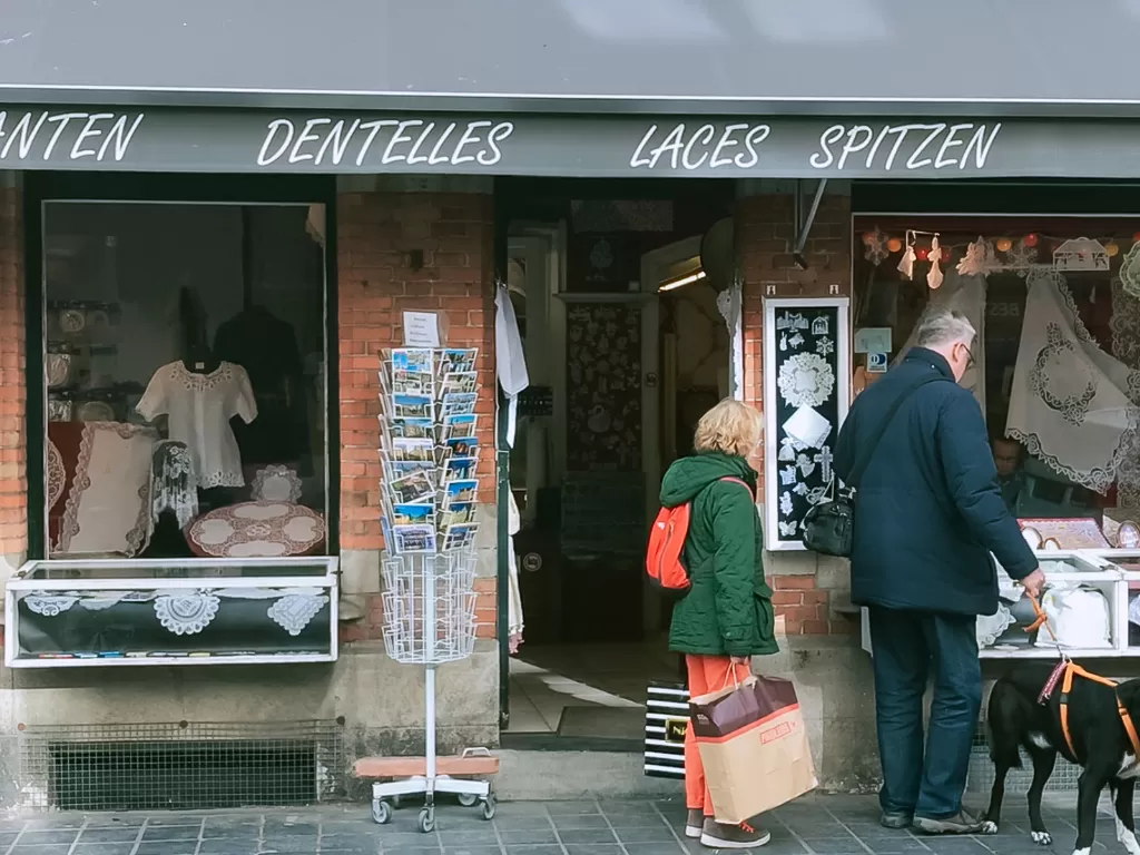Salah satu toko yang menjual hasil rajutan di kota Bruges. (Z Creators/Fabiola Lawalata)