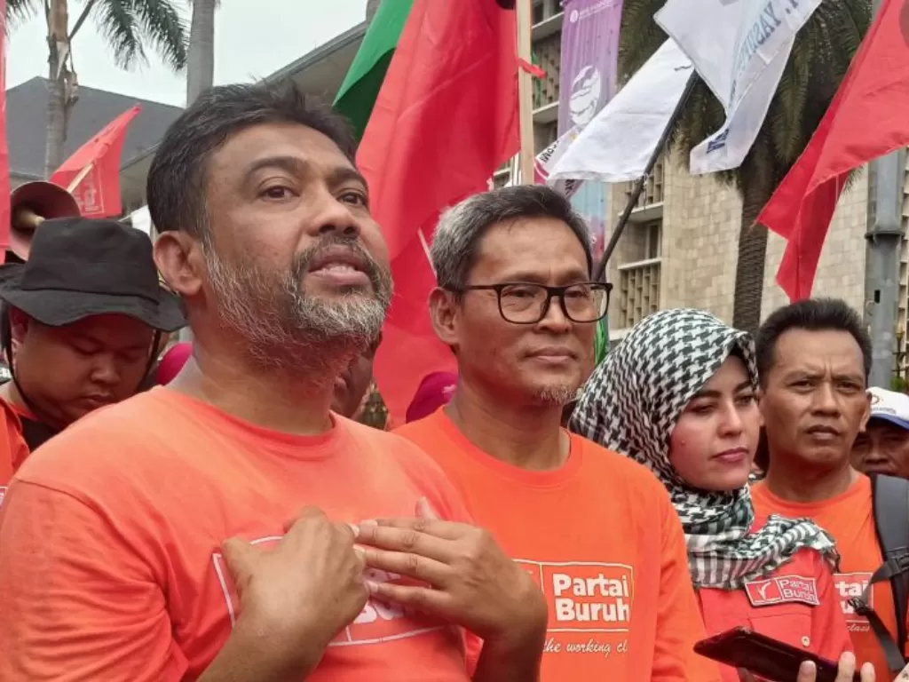 Presiden Partai Buruh Said Iqbal menyatakan para buruh tak diizinkan melakukan aksi demonstrasi di depan Istana Negara dan Gedung MK. (ANTARA/Siti Nurhaliza)