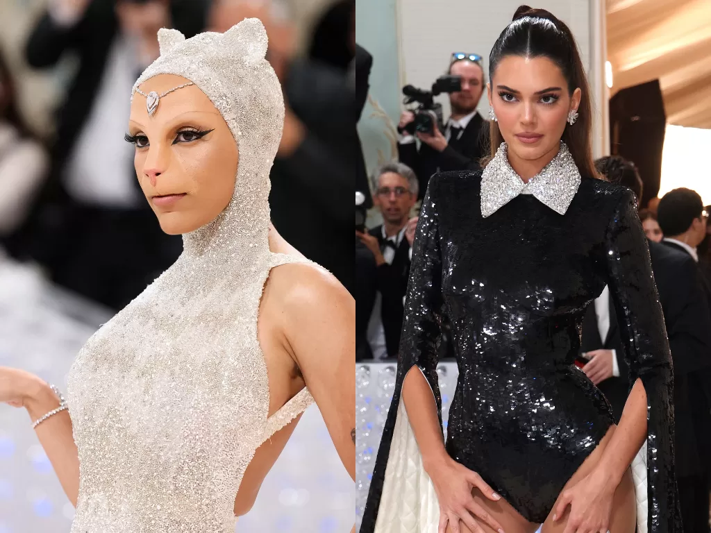 Doja Cat (kiri) dan Kendall Jenner di Met Gala 2023 (Reuters/Andrew Kelly)