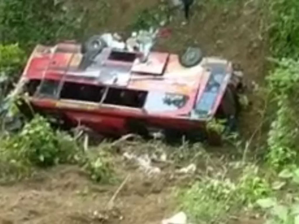 Bus pembawa guru pengabdian alumni Ponpes Gontor yang mengalami kecelakaan. (Dokumen Pribadi)