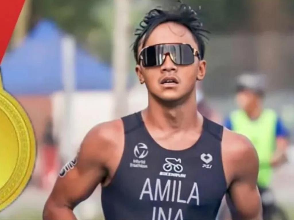 Rashif Amila Yaqin menyumbang medali emas pertama untuk Kontingen Indonesia di SEA Games XXXII/2023 Kamboja setelah finis terdepan dalam perlombaan aquatlon perseorangan putra di Kep Town Beach, Kep, Kamboja, Sabtu (6/5/2023). (HO-Tim Media SEA Games 2023