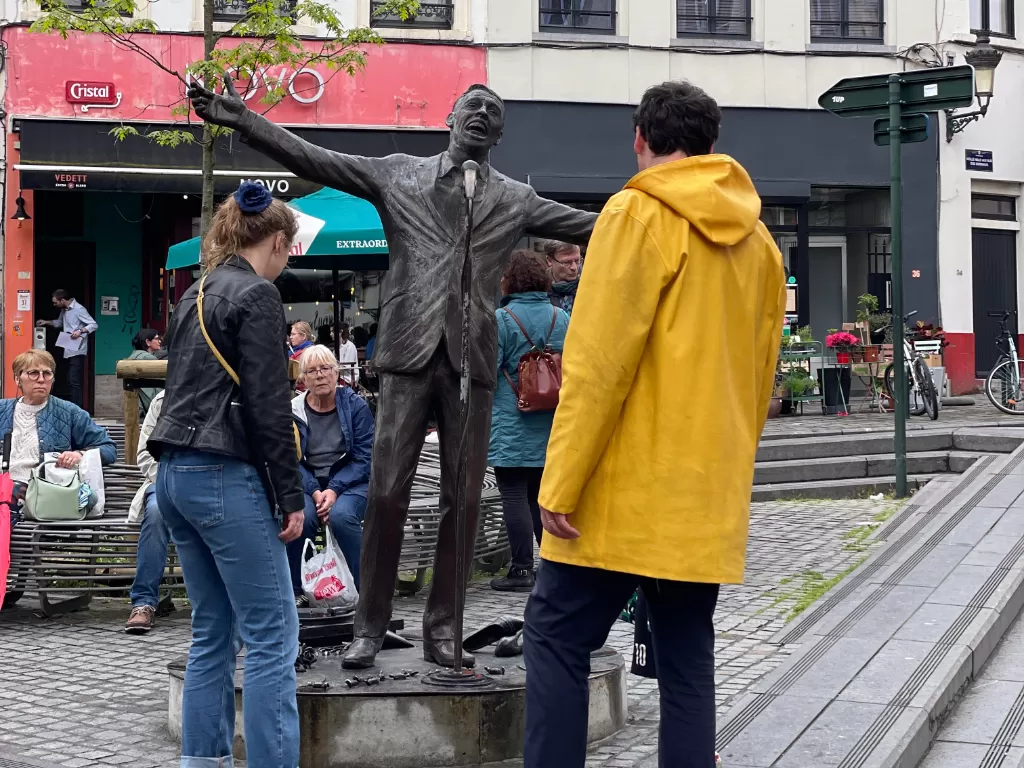 Patung Jacques Brel, yang terletak di pinggir kota Brussel, Belgia. (Z Creators/Alan Munandar)