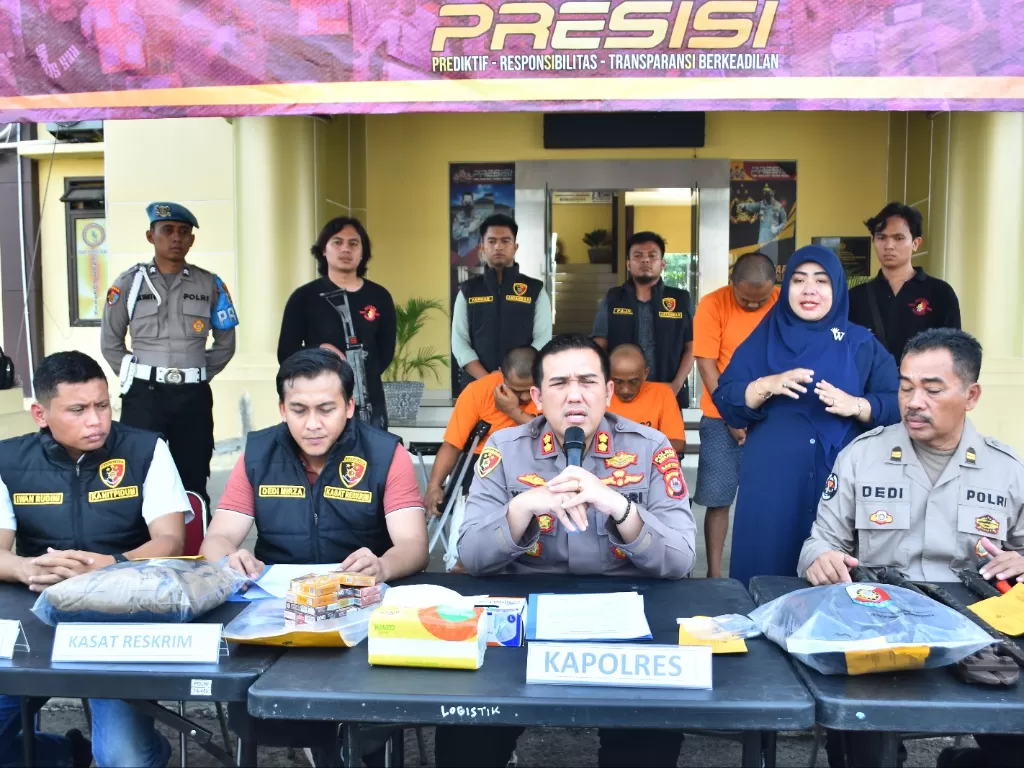 Tim Resmob Satreskrim Polres Serang menangkap kawanan perampok yang membobol gudang sembako di wilayah Banten. (Dok. Polda Banten)