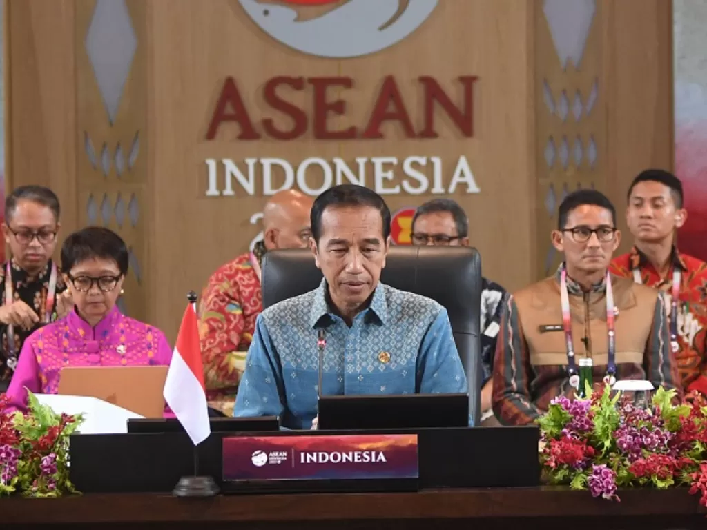 Presiden Jokowi memimpin Konferensi Tingkat Tinggi ke-15 Indonesia-Malaysia-Thailand Growth Triangle (KTT IMT-GT). (ANTARA FOTO/Akbar Nugroho Gumay)