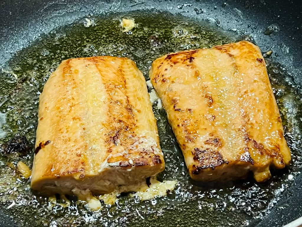 Resep ikan salmon saus madu. (Z Creators/Fabiola Lawalata)