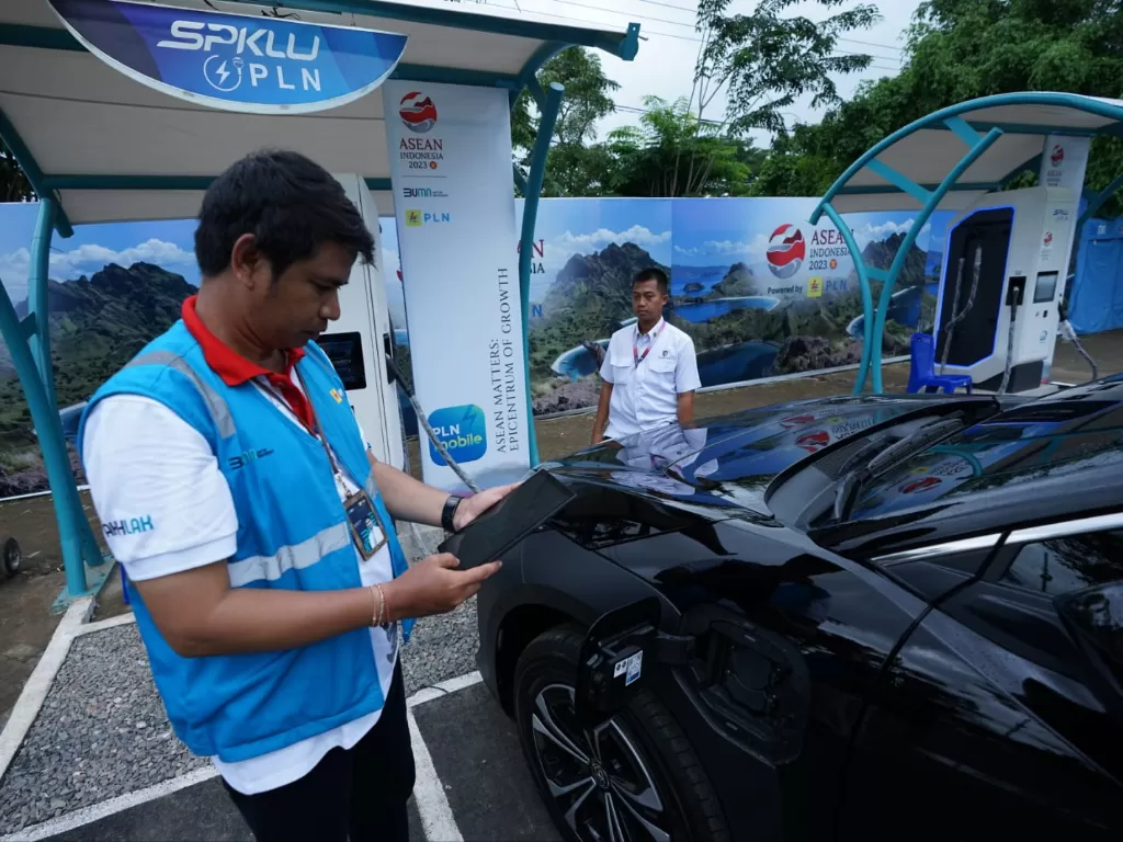Potret pengisian daya kendaraan listrik di KTT ASEAN (PLN)