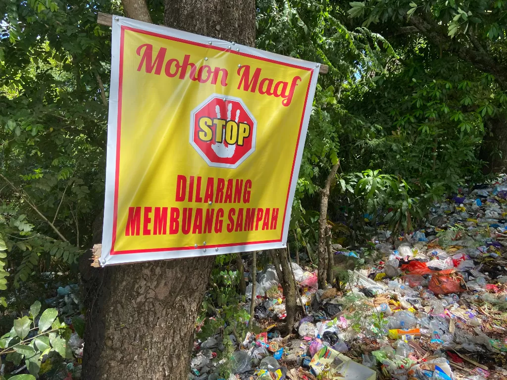 Tumpukan sampah Jalan Bukit Madani kelurahan Lapadde kecamatan Ujung Kota Parepare. (Z Creators/Rudy Hartono)