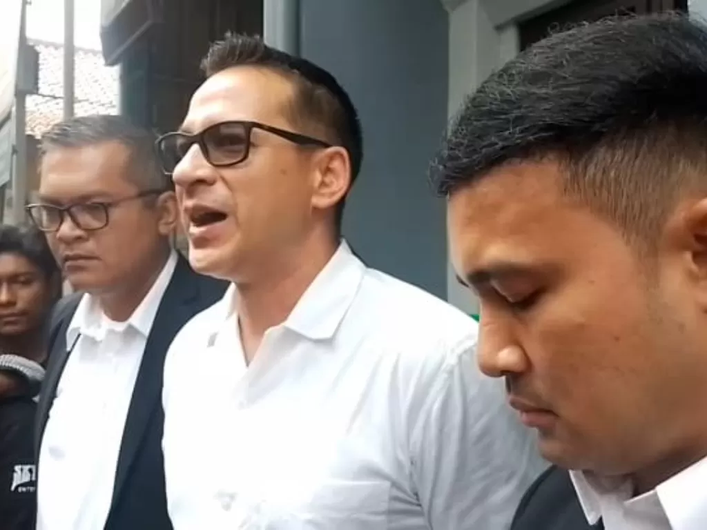 Ari Wibowo pasca sidang mediasi di Pengadilan Negeri Jakarta Selatan. (Z Creators/Fernando Muelzega)