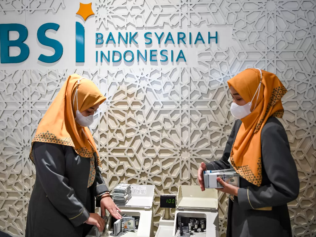Kelompok hacker LockBit memperingatkan para nasabah PT Bank Syariah Indonesia (Persero) atau BSI, untuk berhenti menggunakan layanan bank tersebut. (ANTARA FOTO/M Risyal Hidayat)