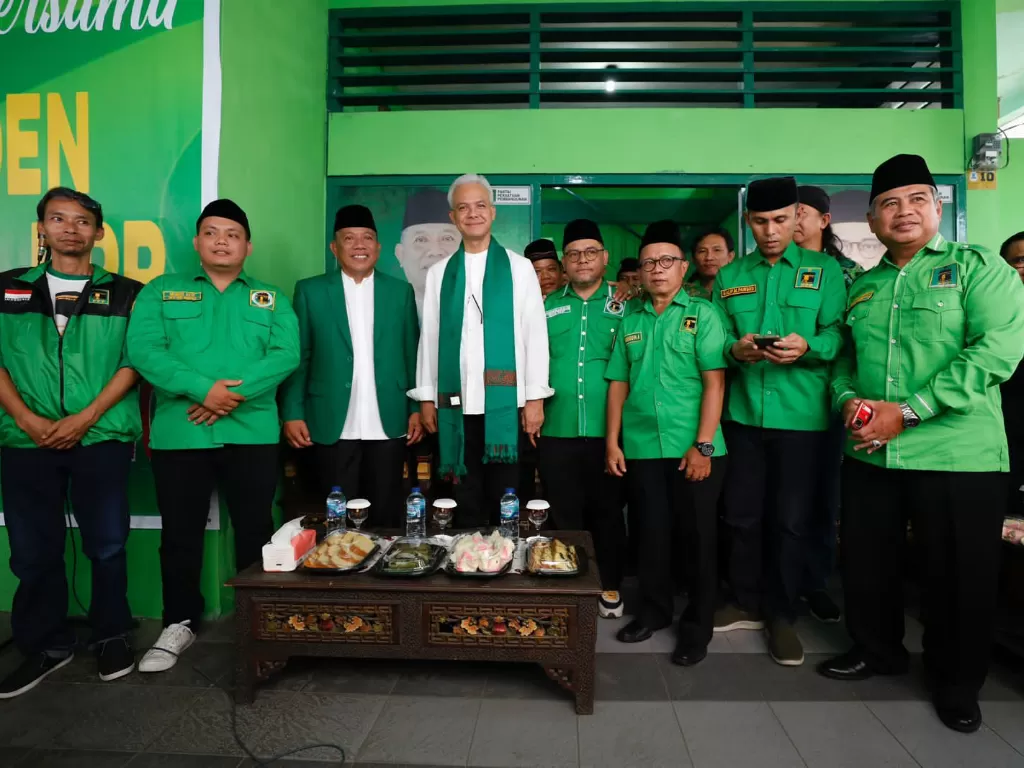 Ganjar Pranowo (tengah) di DPW PPP Manado. (Dok Ganjar)
