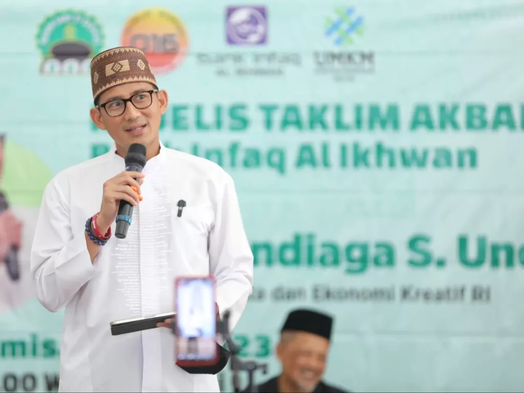 Menteri Pariwisata dan Ekonomi Kreatif, Sandiaga Salahuddin Uno, menghadiri halal bihalal di Masjid Jami Al-Ikhwan, Kota Bekasi. (Dok. Sandiaga Uno)