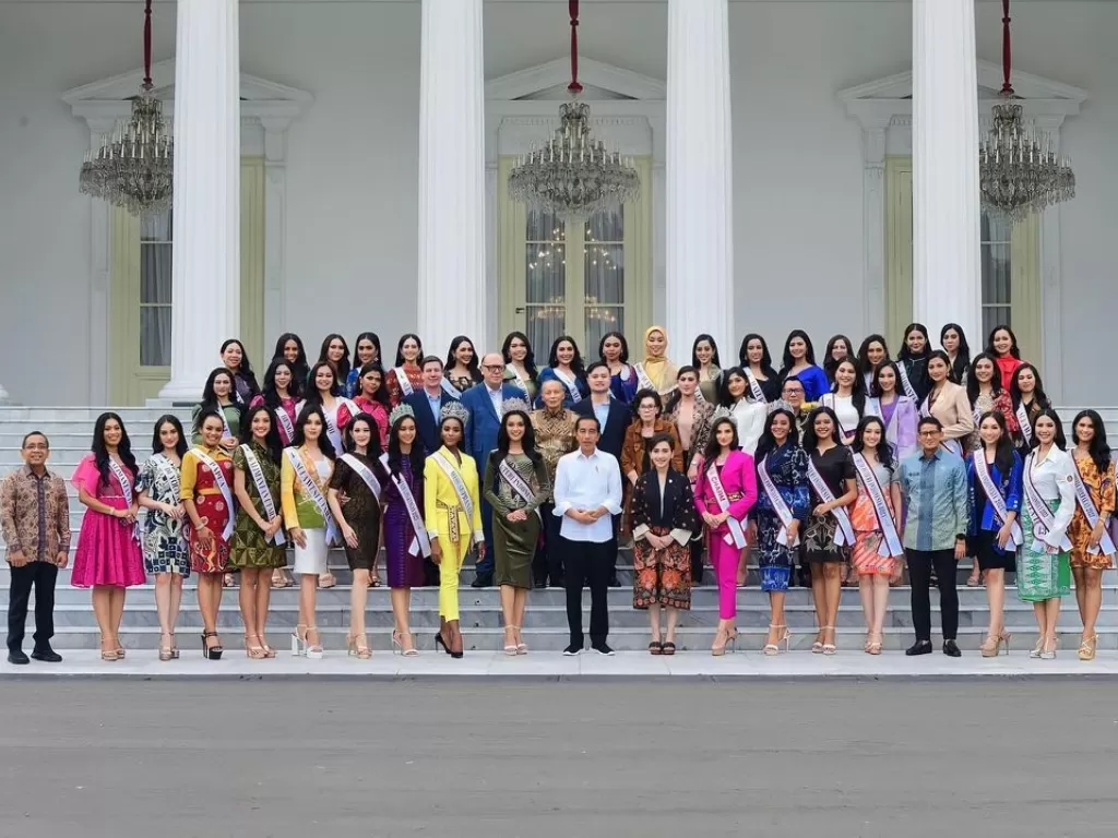 Finalis Puteri Indonesia 2023 kunjungi Istana Negara. (Instagram/officialputeriindonesia)