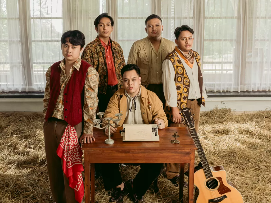 Daun Jatuh, merilis single terbaru bertajuk 'Sekedar Mengagumi' (Warner Music Indonesia)