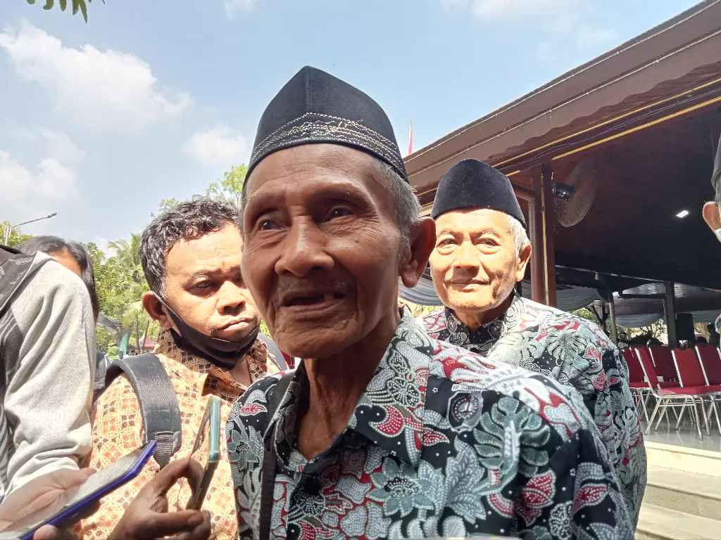 Akad Poncokarto Poncorawi menjadi calon jemaah haji tertua asal Kabupaten Tulungagung, yang akan berangkat ke tanah suci tahun ini di usia 103 tahun. (Z Creators/Firmanto Imansyah)