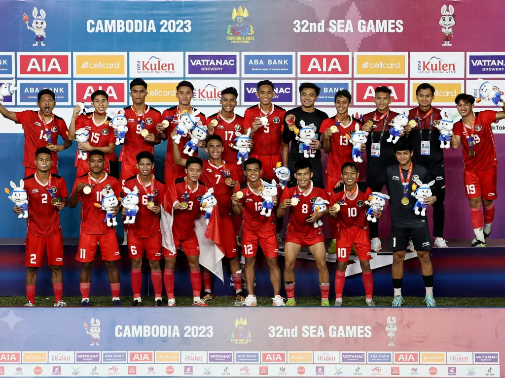 Timnas Indonesai U-22 menyabet medali emas di SEA Games 2023. (REUTERS/Chalinee Thirasupa)